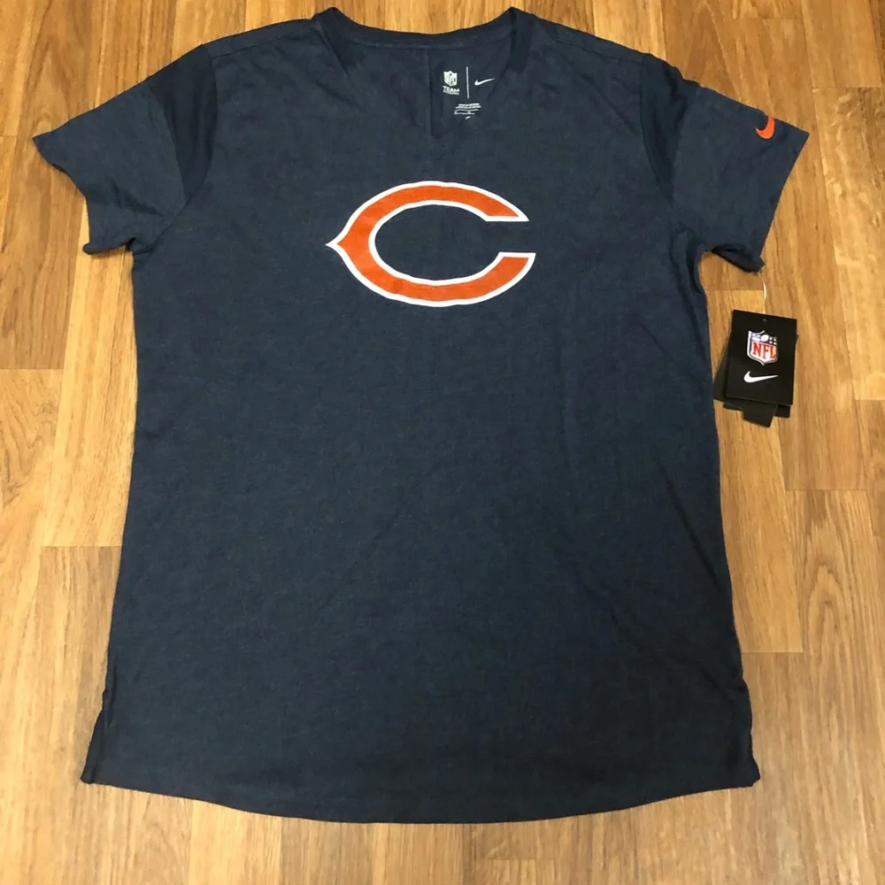 NWT Nike Chicago Bears NFL Football Navy Blue T-Shirt V-Neck Women’s Medium